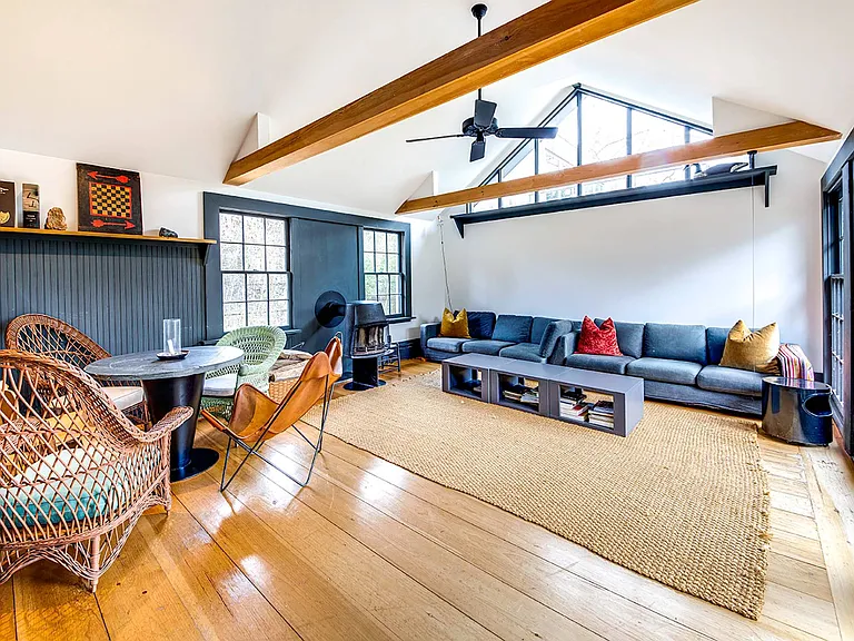 41 Cooper Ln — Photo 2