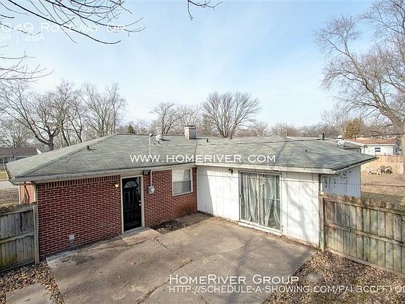 3rd image of 3049 N Roseway Dr