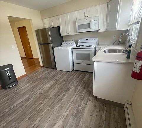 4th image of 1160 Roosevelt Ave