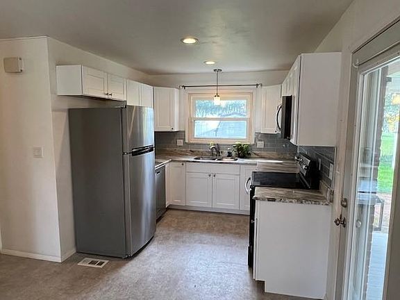 2nd image of 3081 Thomas Ave