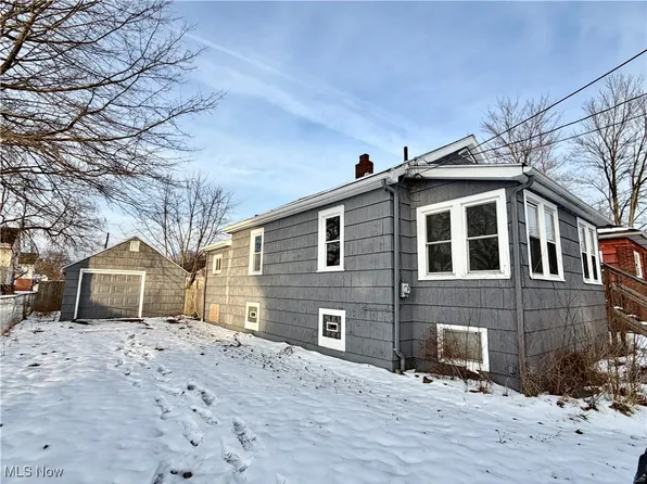 2325 Milton St SE, Warren, OH 44484