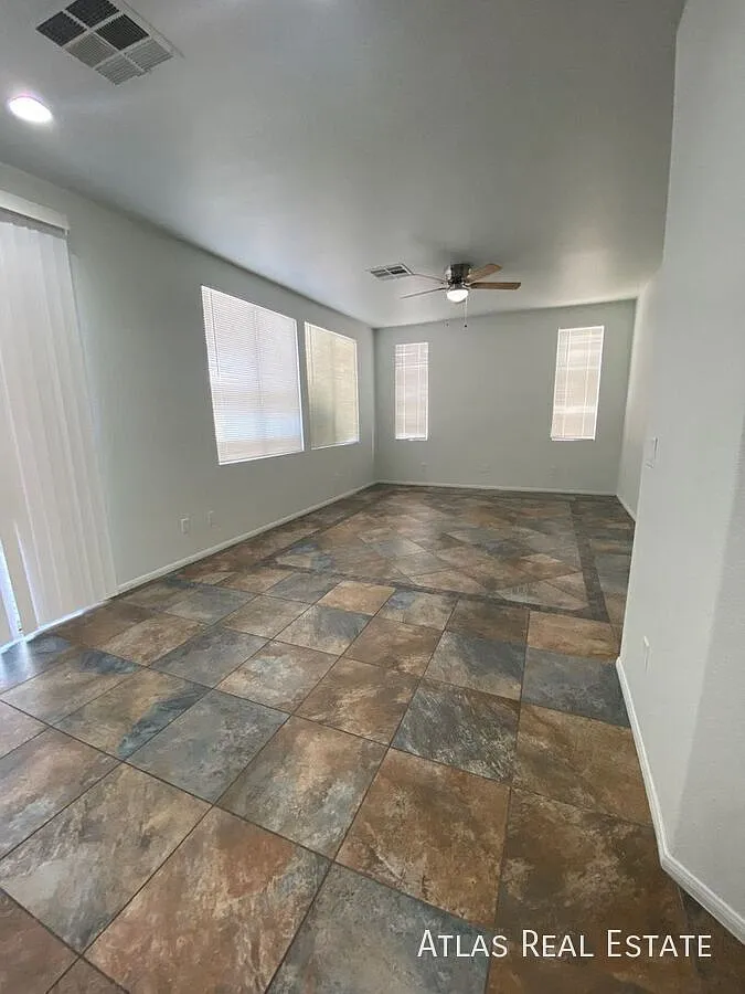 *Coming Soon* Amazing 4 Bedroom With A Large Loft! — Photo 4