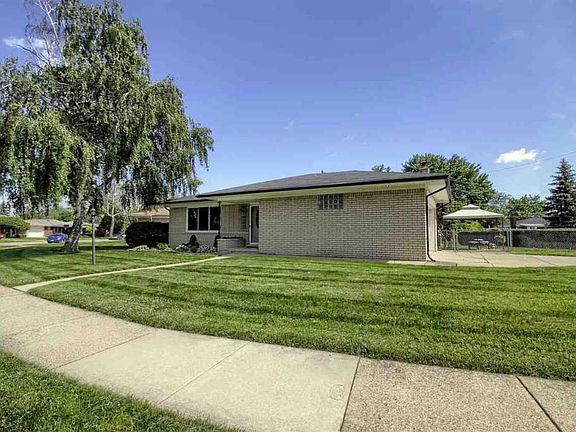 4th image of 30222 Newport Dr