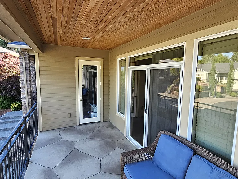 1323 SE Columbia Crest Ct — Photo 8