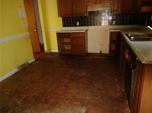 3rd image of 209 S Broadway St