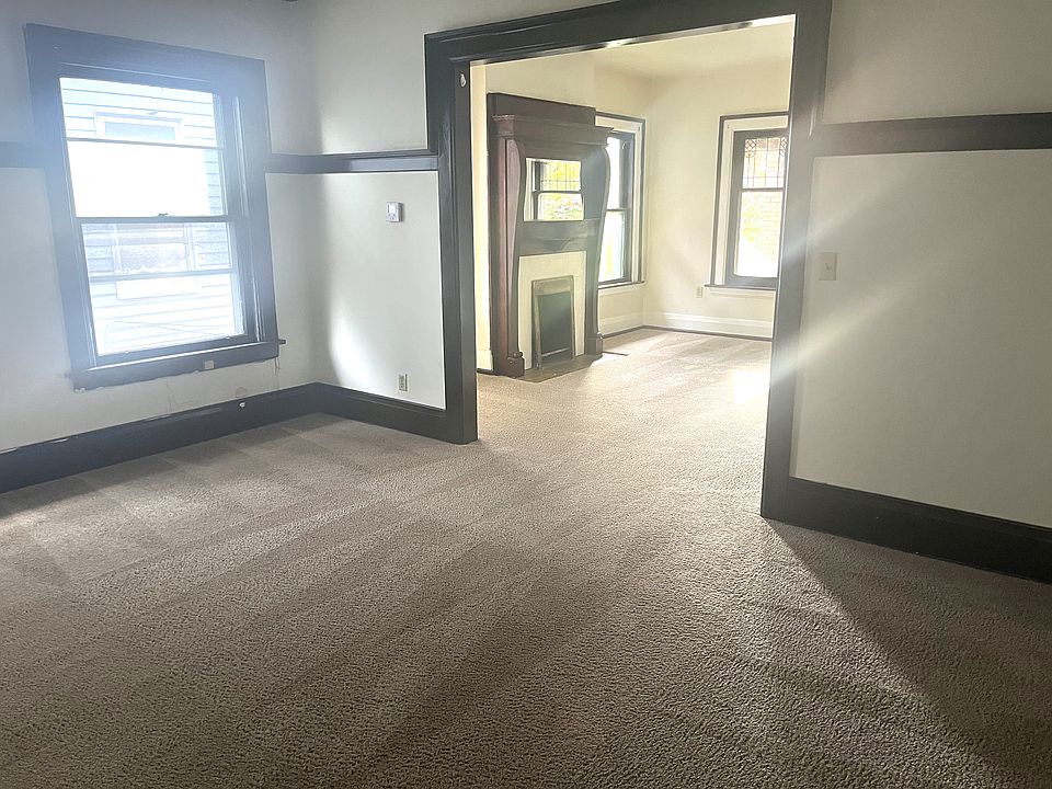 1st image of 914-918 W 9th St E