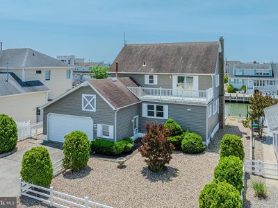 18 W Old Whaling Ln, Brant Beach, NJ, 08008