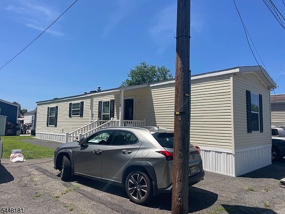 4th image of 225 ALBERT ST