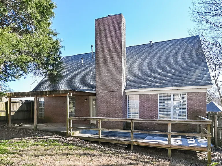 1950 Pecan Ln N — Photo 17