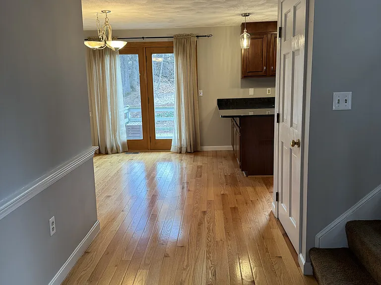 887 Wellman Ave — Photo 3
