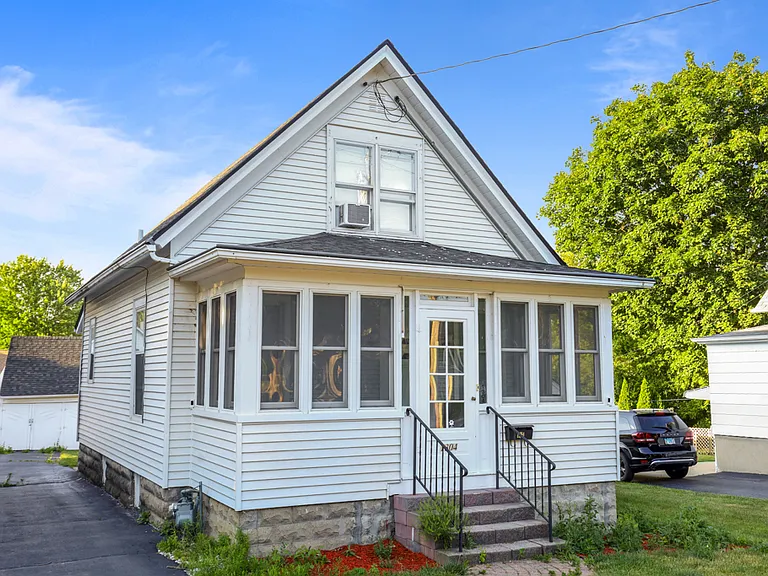 1304 Dean St — Photo 31