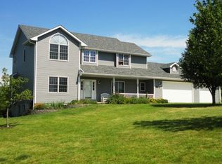 727 Fox Run Dr, Oskaloosa, IA 52577