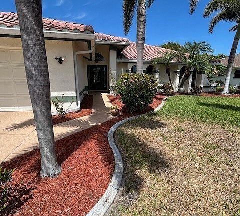 3rd image of 521 SW 52nd St