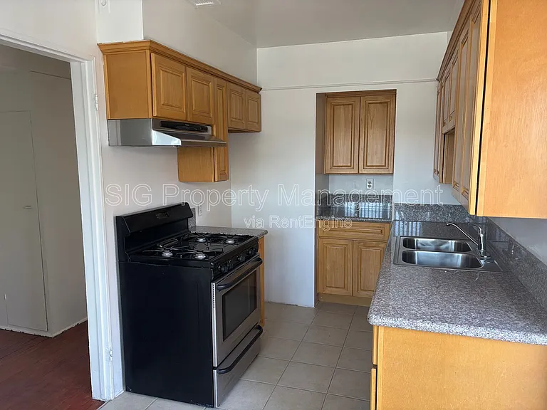 228 E Maple St #D — Photo 4
