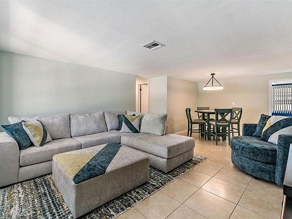 4th image of 9330 Saint Regis Ln