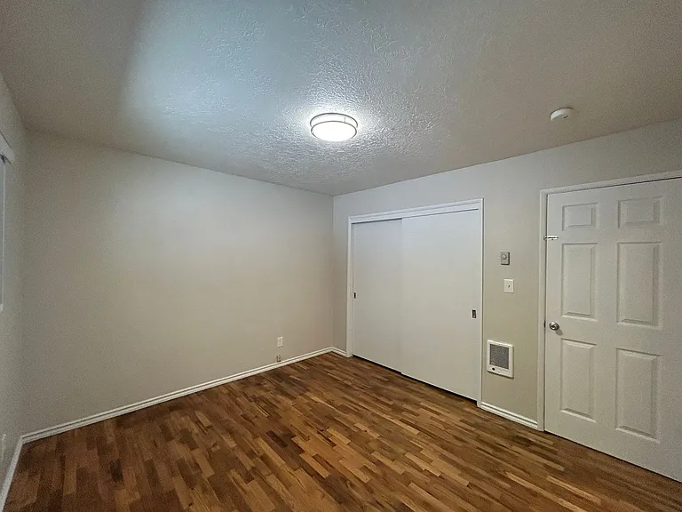 2407 Burcham St — Photo 14