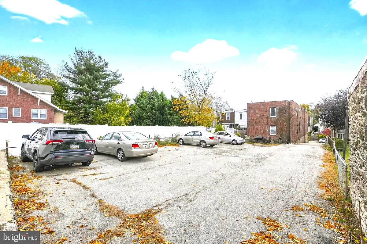 Building Photo - 514 Seville St #4