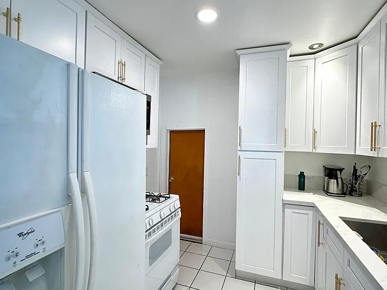 2133 N Buena Vista St — Photo 42