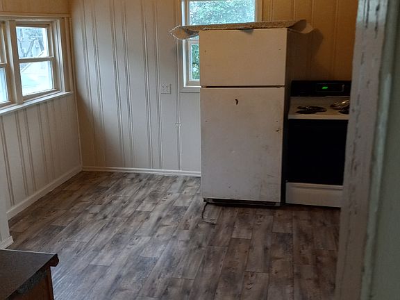 3rd image of 173 E Penn St APT 3