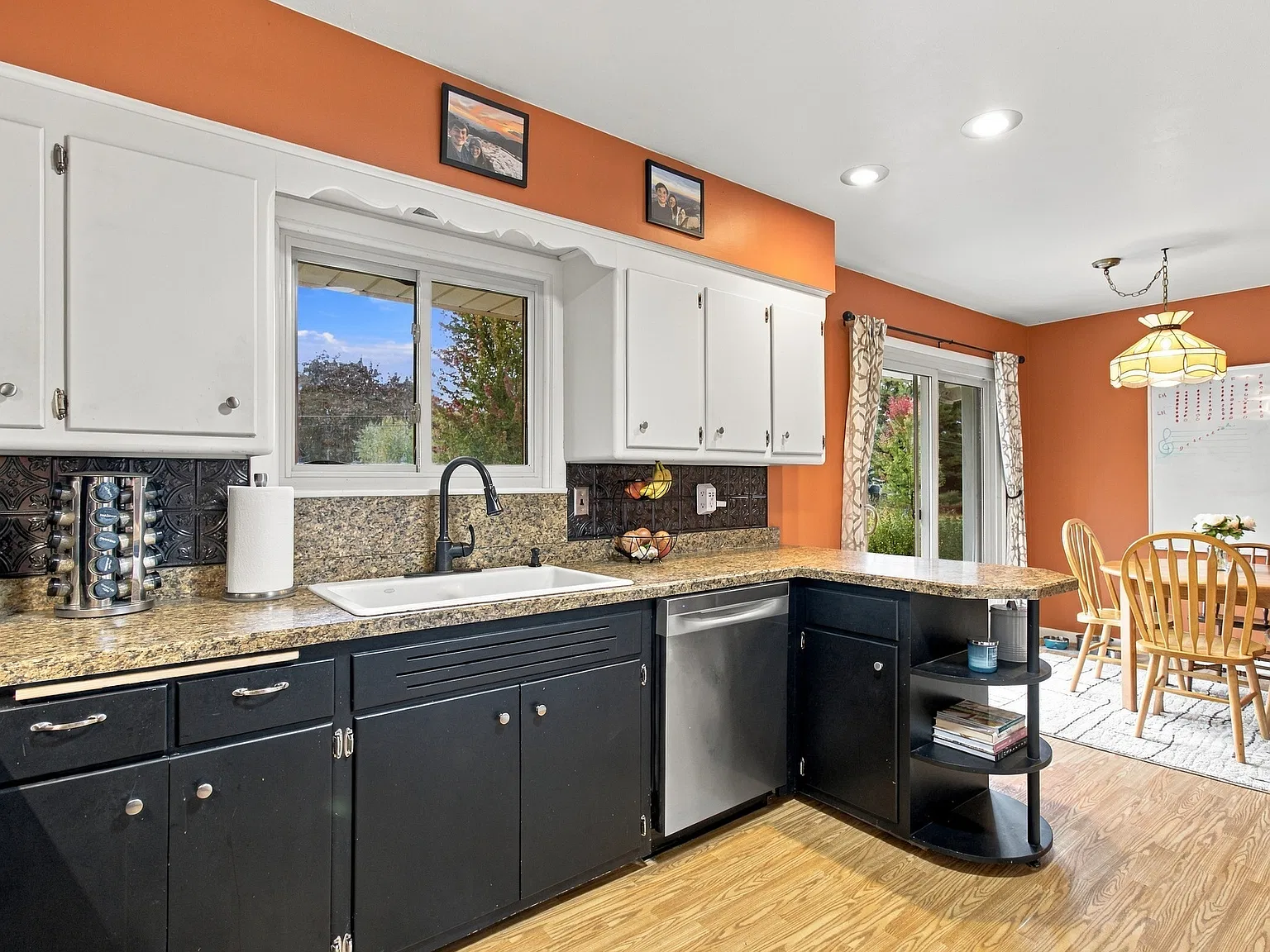 2 bed, 1203 sqft, $2,595 — Photo 3