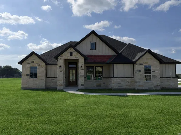 164 Pradera Ridge Drive, Floresville, TX 78114