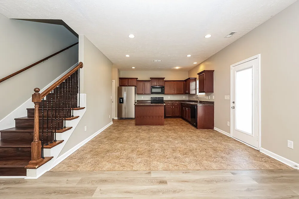 3 bed, 2.5 bath, 1764 sqft, $2,165 — Photo 4