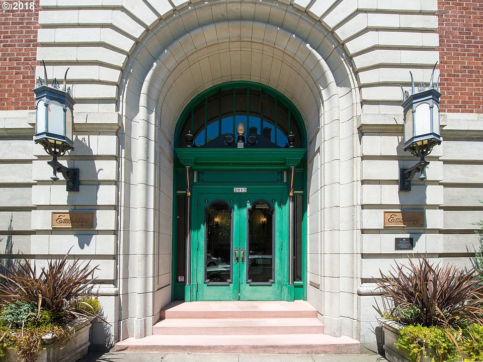 2nd image of 2015 NW Flanders St APT 411
