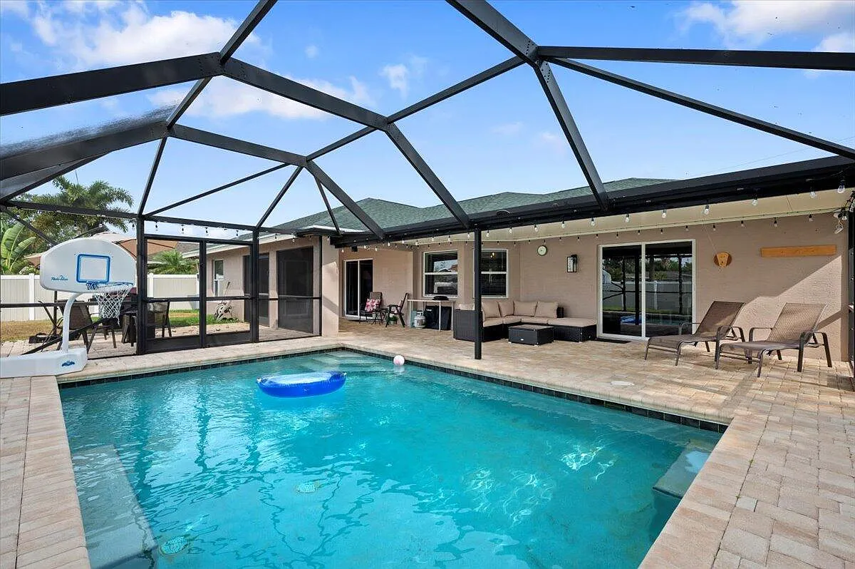 4 bed, 3.0 bath, 2158 sqft, $3,500 — Photo 1