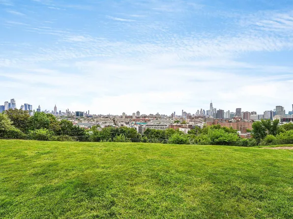 106 Griffith Street image 24 of 40