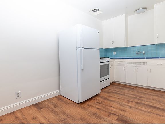 5th image of 506 Avenida Victoria APT C