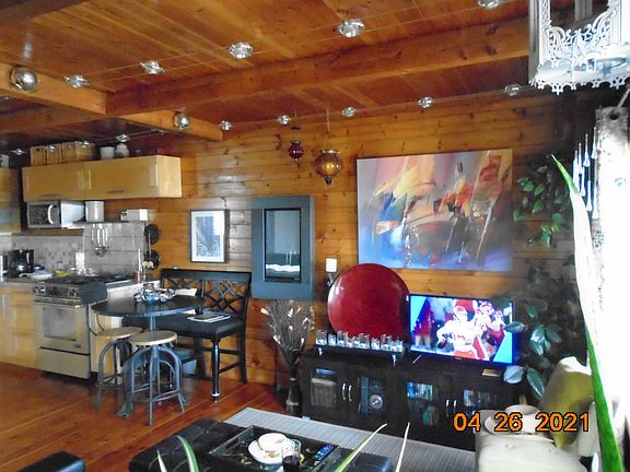 5th image of 324 Oak St #1