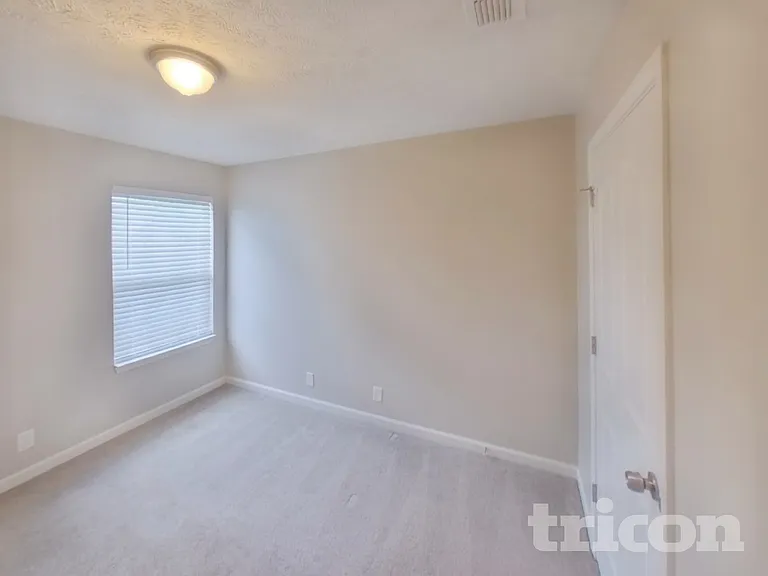 1258 Tiree Dr — Photo 10