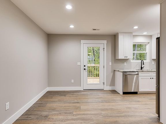 4th image of 705 Berkshire Dr