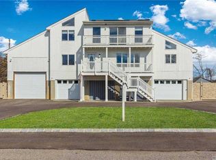 9 W Narcissus Rd, Mastic Beach, NY 11951