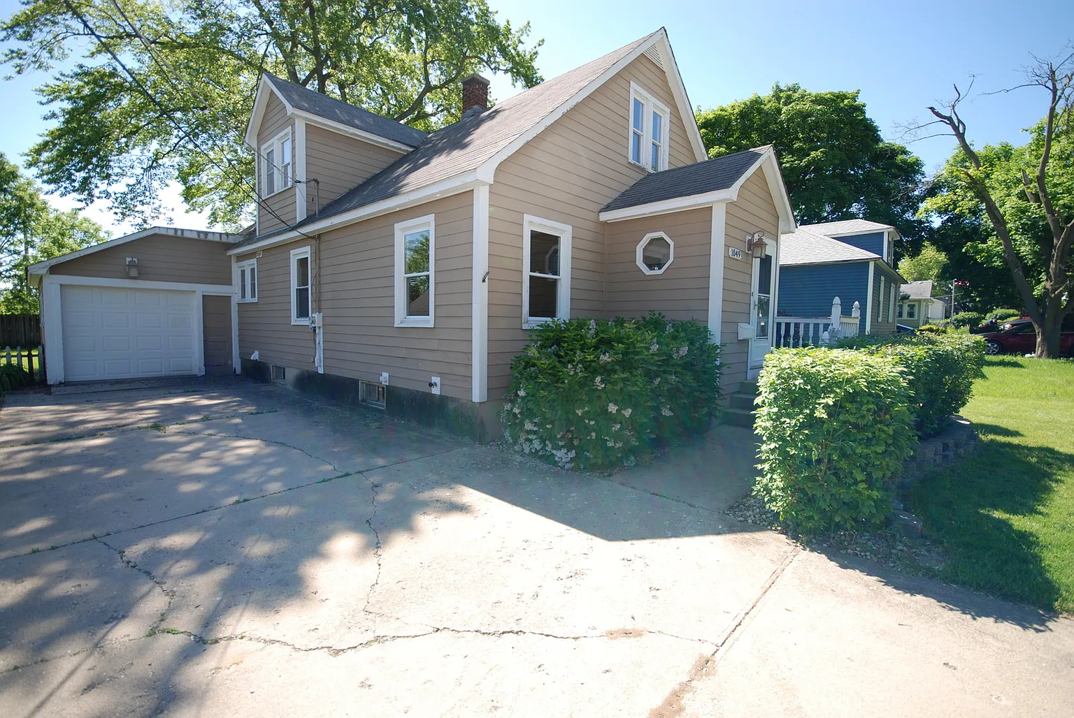 1049 Bishop St photo 1