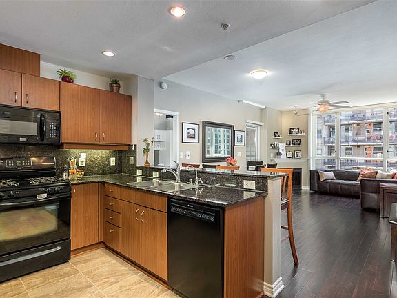 5th image of 300 W Beech St Unit 610