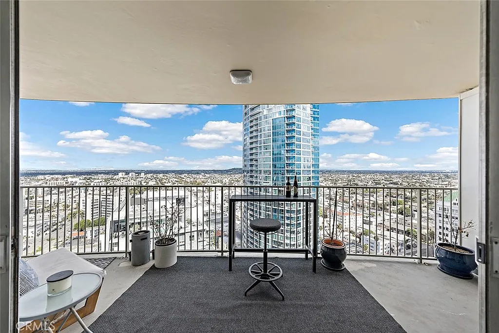 1 bed, 1.5 bath, 880 sqft, $3,700 — Photo 4
