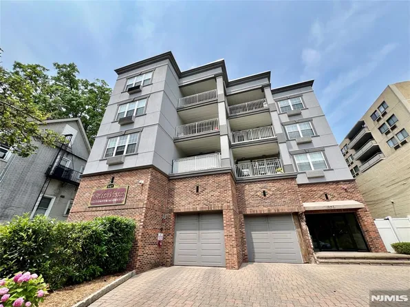 547 Gorge Rd APT 4B, Cliffside Park, NJ 07010