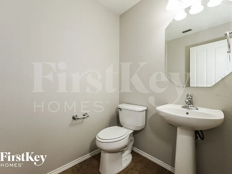 4500 Chris Dr — Photo 17