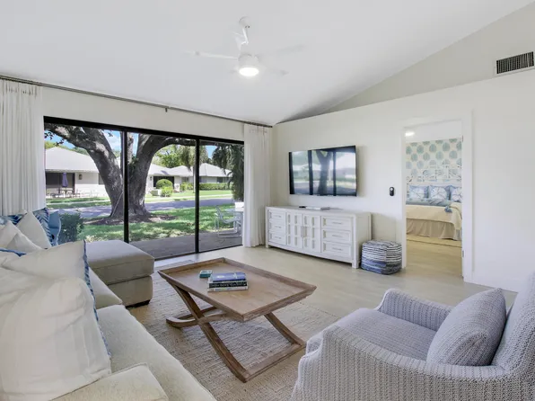 702 Club Drive, Palm Beach Gardens, FL 33418
