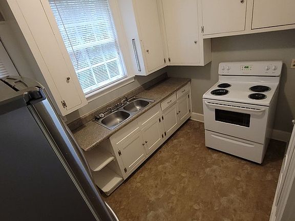 4th image of 202 S Harden St