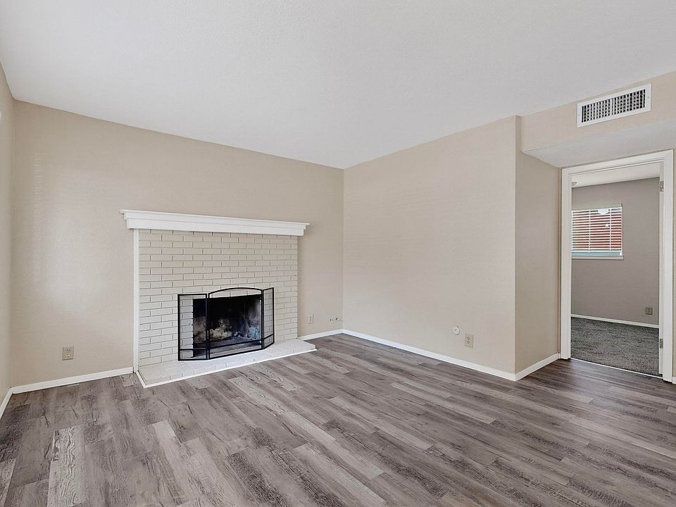 Interior - Fireplace Living