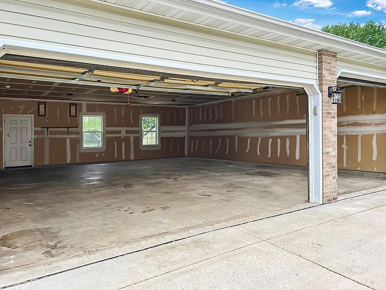 812 Victoria Ln — Photo 12