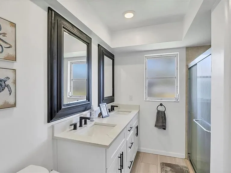 2410 Cass St — Photo 16