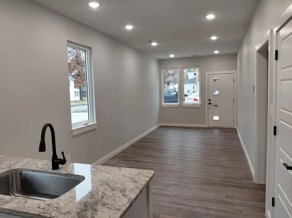 705 Ash, 705 Ash St #5, Wamego, KS 66547