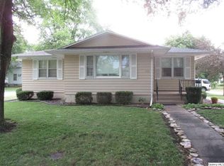 306 W 3rd St, Golden, IL 62339