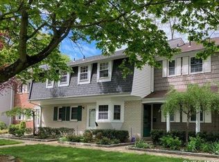155 Village Dr, Hauppauge, NY 11788