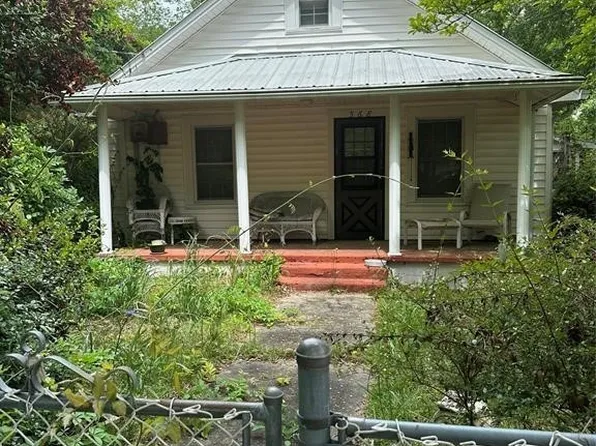 568 S Henley St, Southern Pines, NC 28387