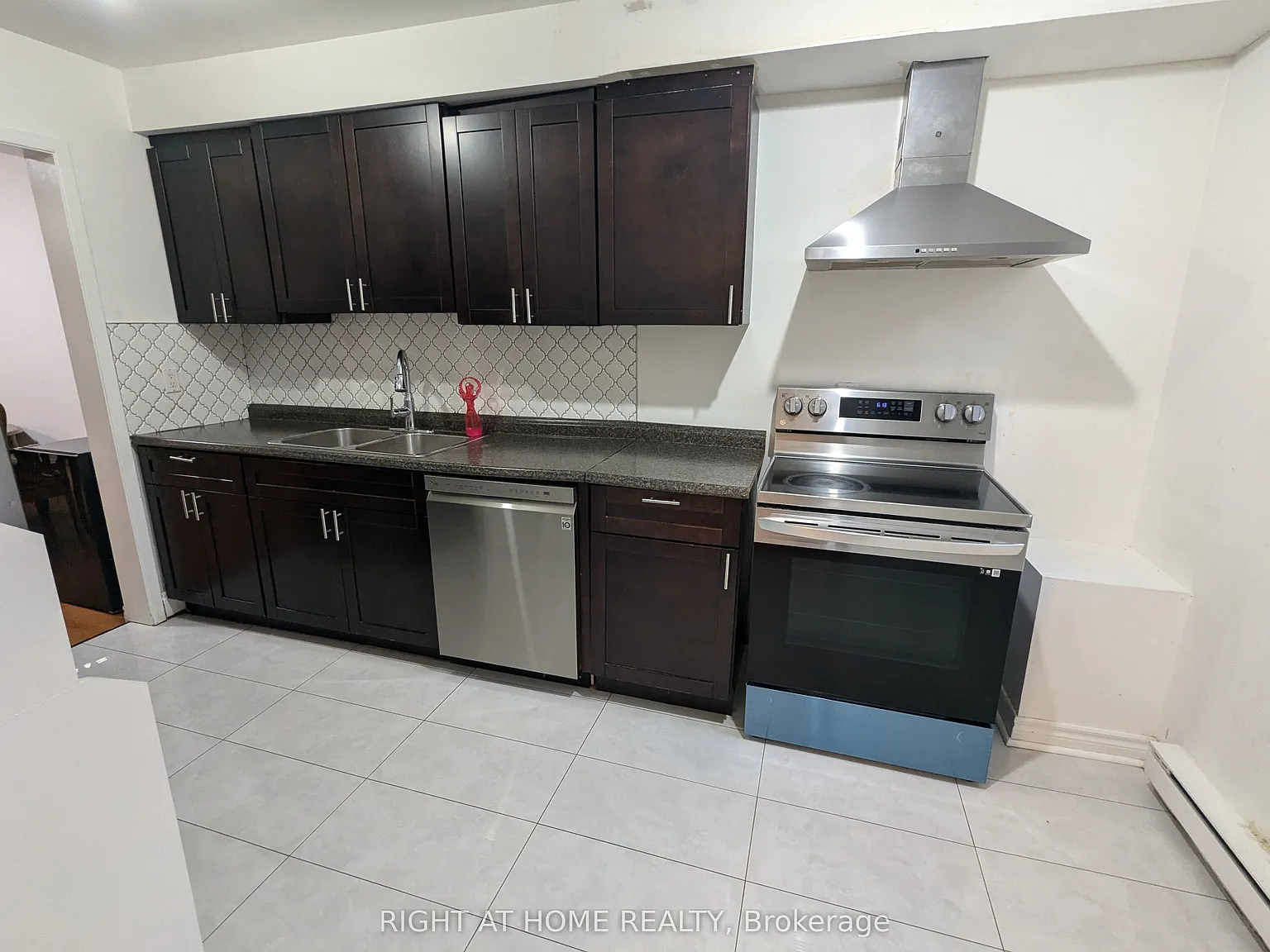 3 bed, $3,000 — Photo 3