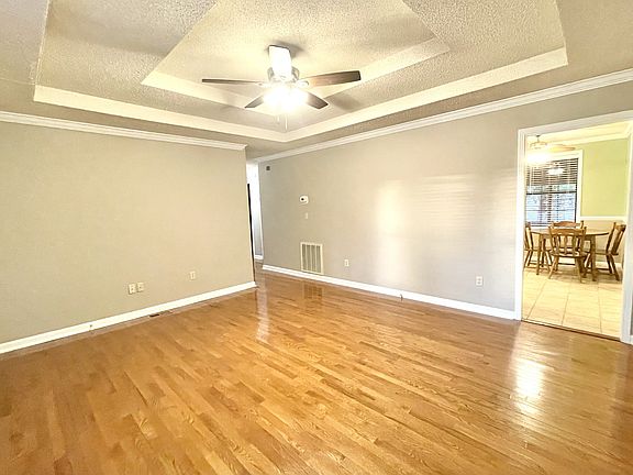5th image of 733 Brownsville Ct